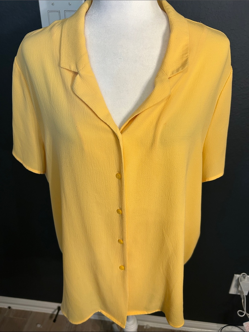 Investments Yellow Short-Sleeve Button Down Shirt